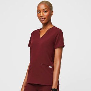 FIGS Casma Three-Pocket Scrub Top in Burgundy - S